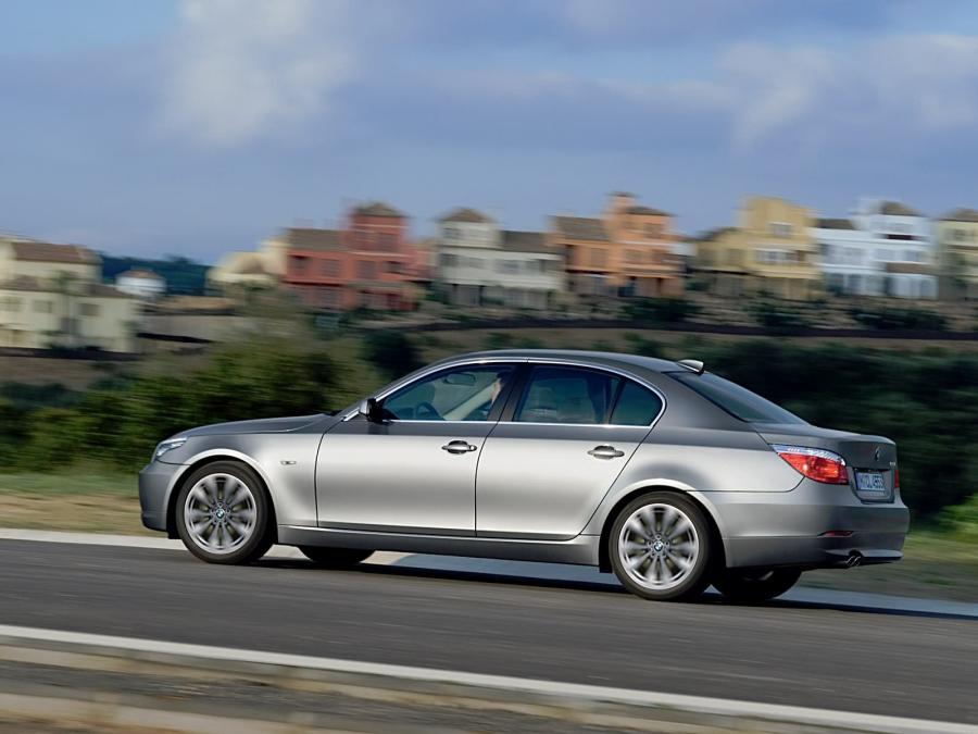  BMW 530i 2007 года  (фото 14 из 30)